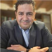 Laureato in Giurisprudenza. Avvocato abilitato con esperienza ultradecennale. Lezioni di Diritto